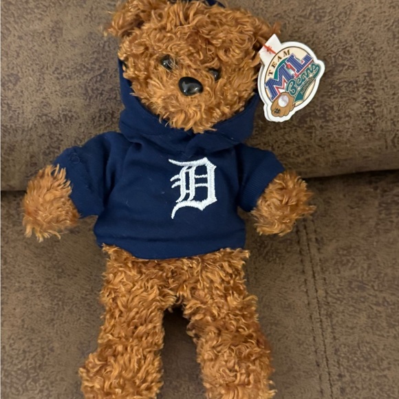 Massive 32 -Piece Sports Plush Lot MLB + NFL + NCAA Team Bears New W/ Tags New - Picture 10 of 16